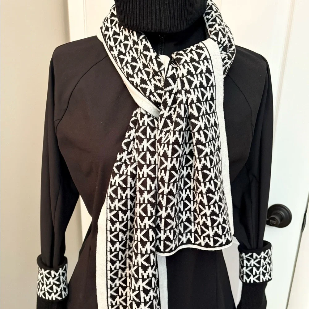 Michael Kors Scarf Gloves Hat Set🖤NWT🤍